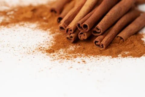Background image macro cinnamon sticks on a white background Stock Photos