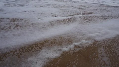 Background image pattern of sea shore with sea waves on sand Foto stock