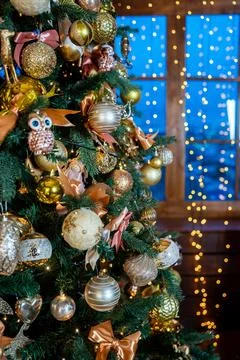 Background image of a sparkling Christmas tree decorated with Christmas tre.. Stock Photos
