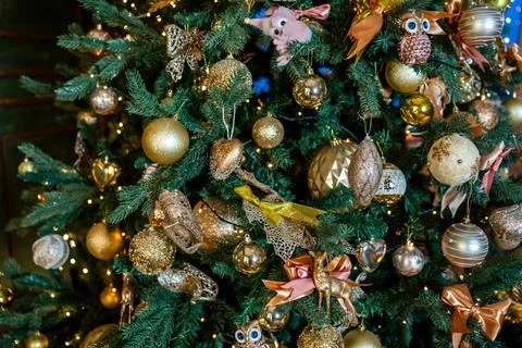 Background image of a sparkling Christmas tree decorated with Christmas tre.. Stock Photos