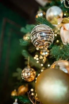Background image of a sparkling Christmas tree decorated with Christmas tre.. Stock Photos