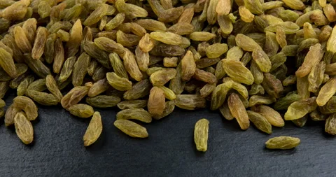 Background of indian raisins rotating close up Stock Footage 109195632