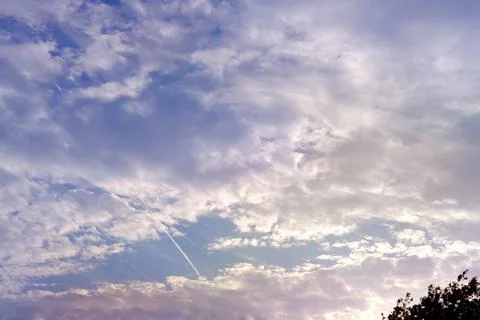 Background light sky gradient, close-up of beautiful white fluffy clouds in b Stockfoto's