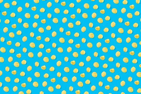 Background made from Potato chips on light blue background flat lay. potato Foto stock