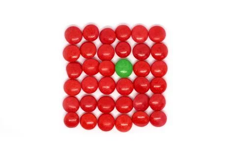 Background many red and one green candy Foto stock
