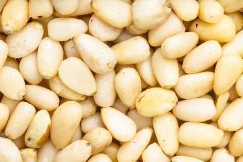 Background - many shelled pine nuts Foto stock