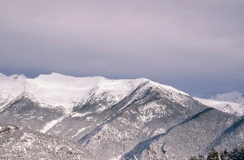 Background with mountains in the evening Foto stock