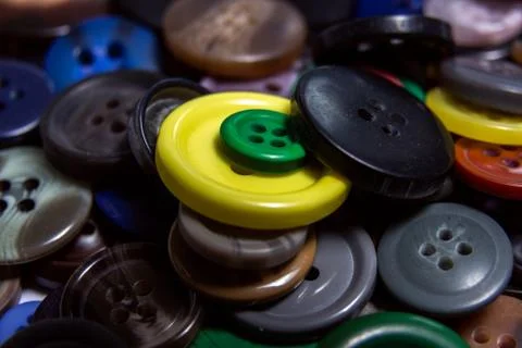 Background from multi-colored randomly scattered buttons. Foto stock