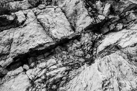 Background from natural limestone relief. Gray irregular stone surface.. Foto stock