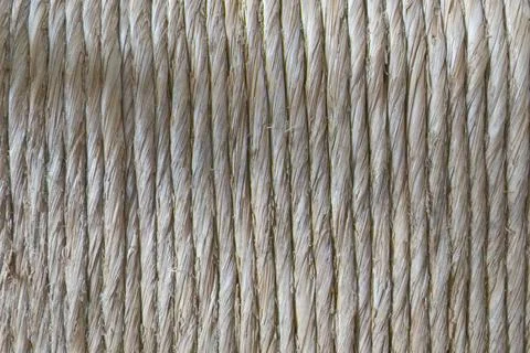 Background of natural straw rope on a spool with parallel threads Stockfoto's