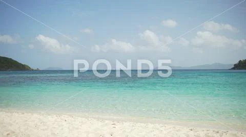 Background Plate of Wide shot of the Caribbean oceanic tide for green screen Stock Photos