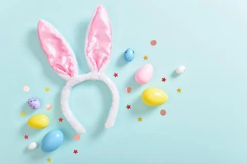 Background with rabbit ears and Easter eggs. The concept of finding eggs for Foto stock