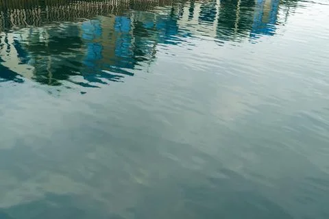 Background reflection of city in water 库存照片