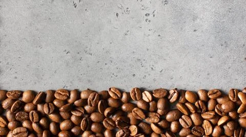 Background of roasted coffee beans full frame. Coffee-themed banner. Copy space Foto stock