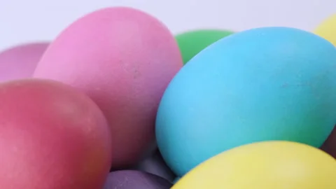 Background of rotating easter colorful chicken eggs Video stock 171268453