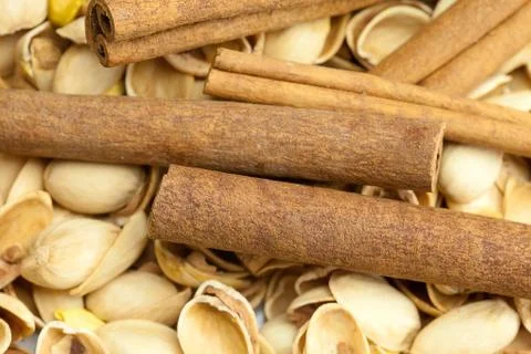 Background from the shell of pistachio nuts and cinnamon sticks 스톡 사진
