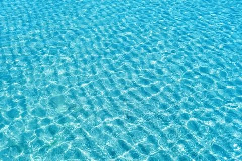 Background shot of aqua water surface. Swimming pool with sunny reflections. Foto stock
