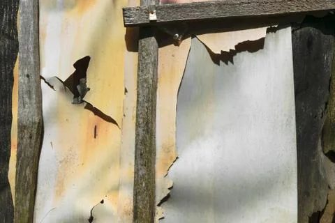 Background surface of old, brown, grey rusty wall from rubber and ruberoid Foto stock