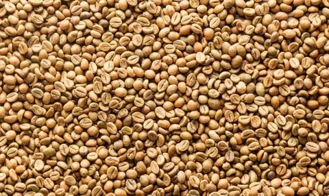 Background texture or fresh raw dried coffee beans Stockfoto's