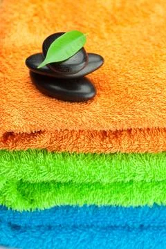 Background of the three multi-colored terry towels and spa black stones with  Foto stock