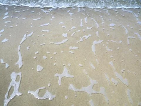 Background. Tide. A thin layer of clear water on the sand. Stock-Fotos