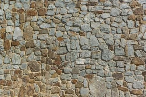 Background from the wall built from large natural stone limestone. Texture Foto stock