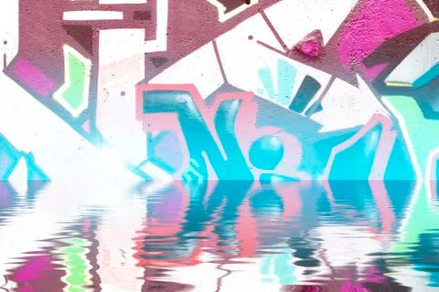 Background wall with graffiti reflection in  water, artistic urban picture Illustrazione stock
