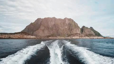Background water surface behind of fast moving motor boat. Vacation holiday c Foto stock