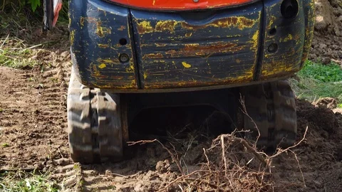 Backing out of a small power shovel Stock Footage 95591589