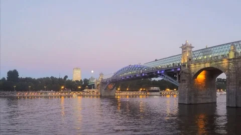 Backlight turns on the beautiful bridge in the summer evening timelapse 스톡 동영상 81606195