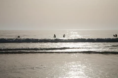 Backlighting surfers waiting waves Stock-Fotos