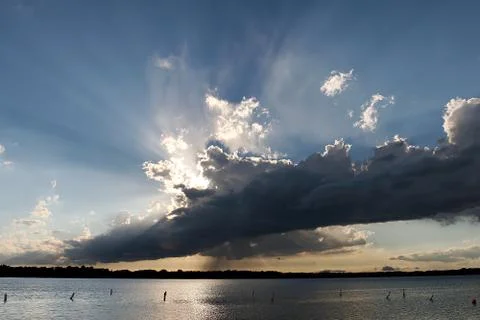 Backlit Evening Rain Shower over Medicine Lake in Plymouth, Minnesota Foto stock