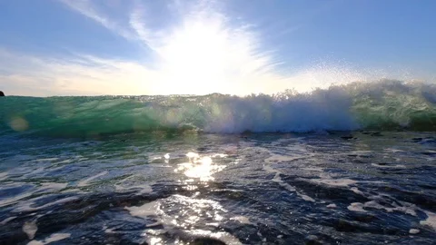 Backlit gurgling wave and wall of whitewater coming at camera-HD120fps Vídeos de archivo 107585015