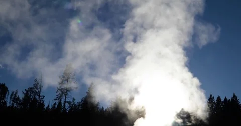 Backlit steam coming from a hot spring 4k 24fps Vídeo Stock 77209682