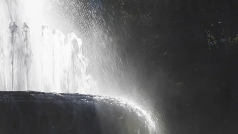 Backlit water flowing with reflections and splashes. Fountain in Milan, Italy Vídeo Stock 129404733
