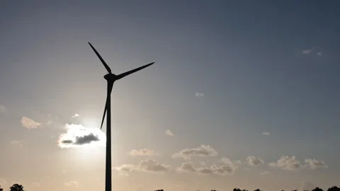 Backlit Wind Farm — Blades in Motion at Sundown Vídeos de archivo 319999640