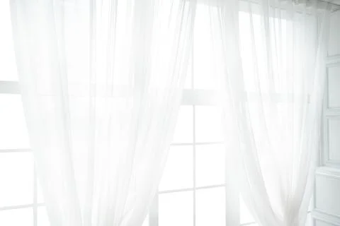 Backlit window with white curtains in empty room Foto stock