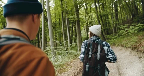 Backpacked Tourists walking in Forest Backview 库存影片 115284721