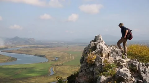 Backpacker climbs to the top of the mountain by autumn morning. Panoramic view. Video stock 56698059