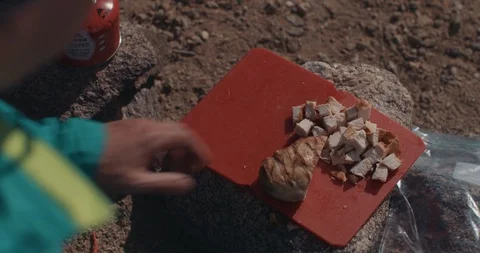 Backpacker Cutting Chicken 動画素材 105326149
