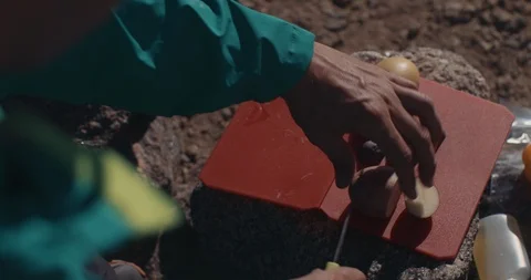Backpacker Cutting Ingredients On Board 스톡 동영상 105266596
