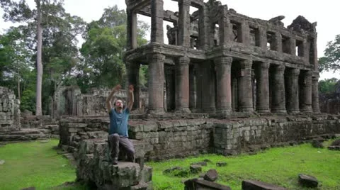 Backpacker feeling freedom in preah khan temple, angkor, cambodia Stock Footage 12178978