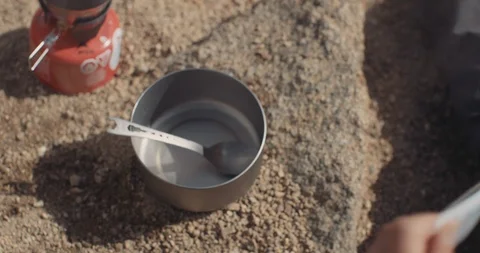 Backpacker Making Food 스톡 동영상 105330378