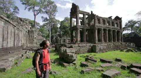 Backpacker walking in preah khan temple, angkor, cambodia Stock Footage 12172334