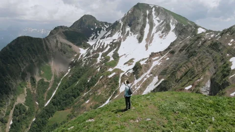 Backpacker walking on top of a mountain Video stock 152540859