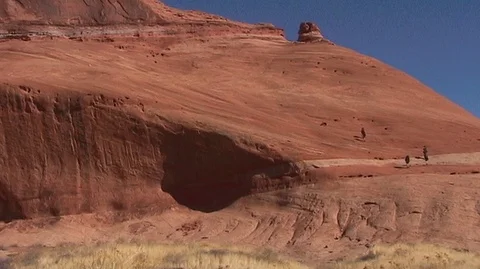 Backpackers on Cliff in Utah Stock Footage 93815951