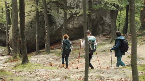 Backpackers Go down the Hill 库存影片 96310034