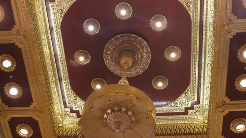 Backside of Buddha in Wat Traimit Withayaram Worawihan tilt down Stock Footage 129804850