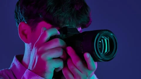 Backstage Photographer in Studio Shooting with Camera 库存影片 334107603