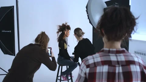 Backstage from shooting a fashion model in the studio 스톡 동영상 172521889
